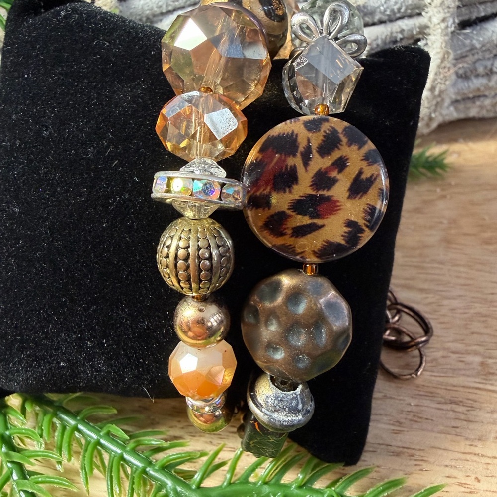 Elegant Bracelet Gold and Brown Animal 🦒 Print for Bigger Wrist 81/4” -9 “ 💋
